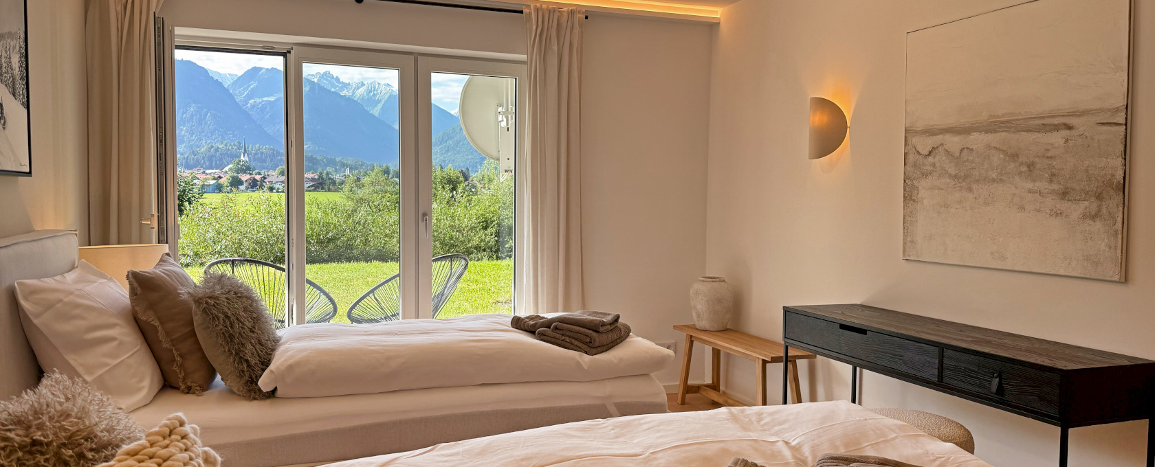 Schlafzimmer mit Einzelbetten im Klopfer Haus